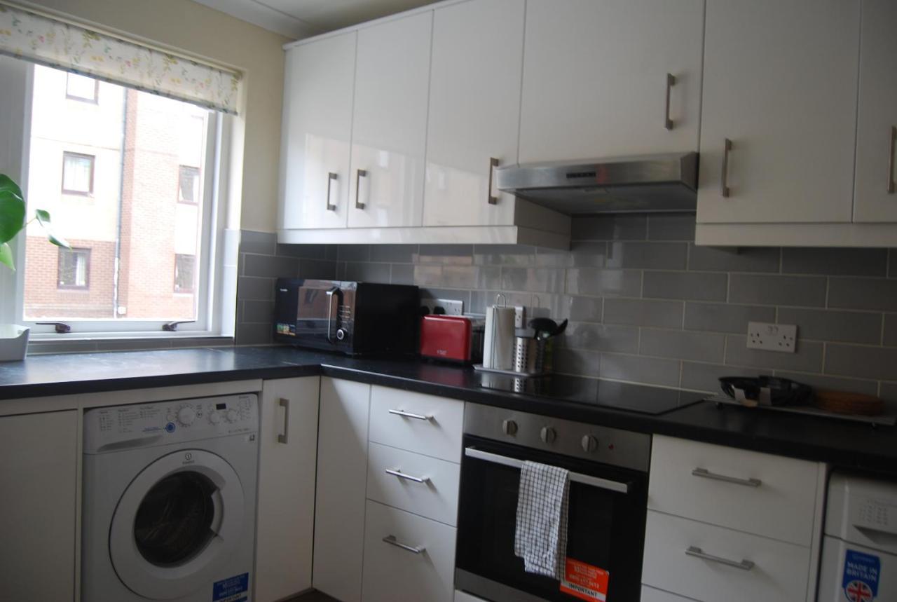 Appartement 3 Bed Flat Close To And The Meadows *