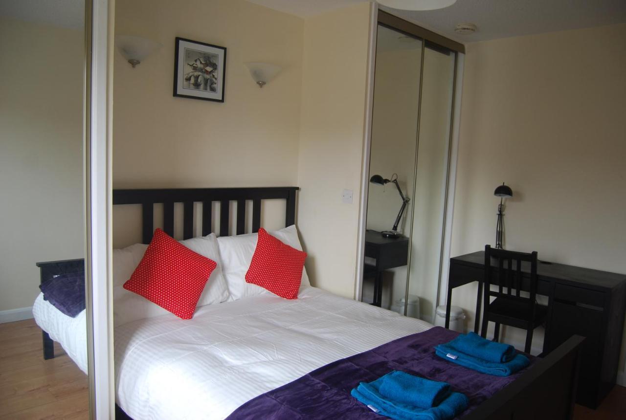 3 Bed Flat Close To And The Meadows Appartement